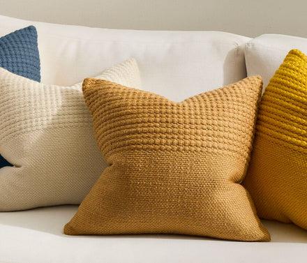 Throw & decorative pillows